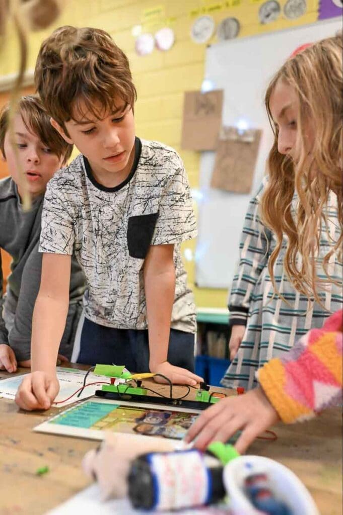 Elementary students work on circuit project at gifted and talented school in Austin.